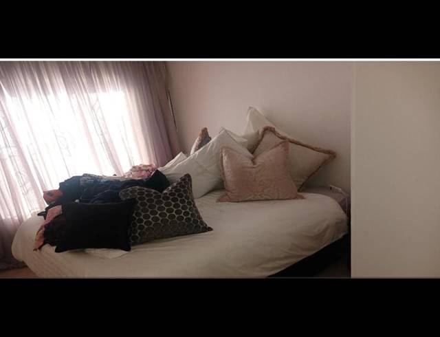 3 BEDROOM TOWNHOUSE FOR SALE IN MONDEOR